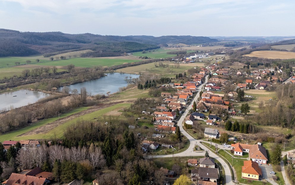 Idyllische Landschaftslage mit Flussblick und ländlichem Charakter, photo 7 of 32