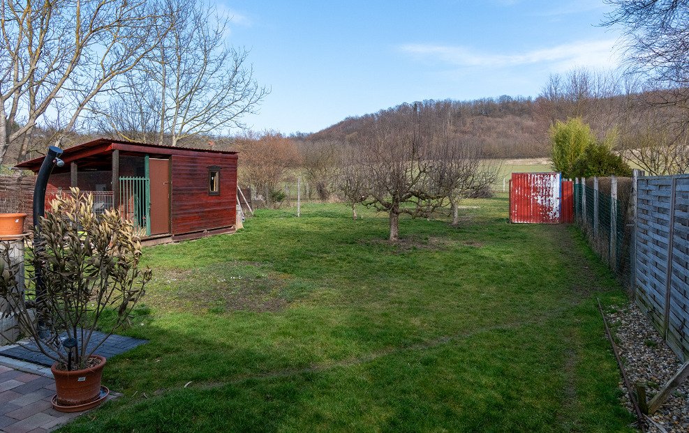 Funktionales Gartengrundstück mit Geräteschuppen und vielseitigen Lagermöglichkeiten, photo 8 of 32