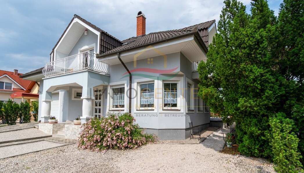 (AAA) Großzügiges Einfamilienhaus mit beeindruckendem Swimmingpool - Ideal als Familienwohnsitz oder Kapitalanlage – Gyenesdiás, Bild 3 von 33