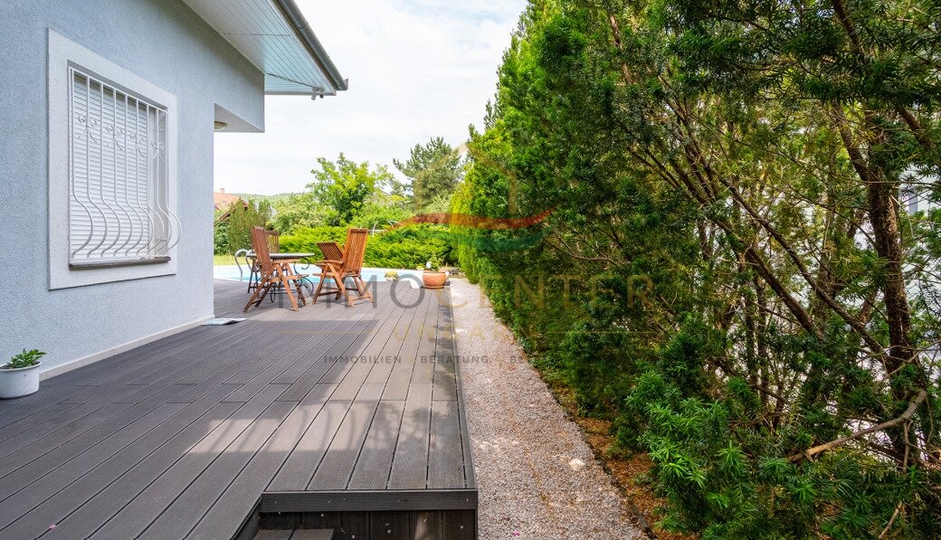 (AAA) Großzügiges Einfamilienhaus mit beeindruckendem Swimmingpool - Ideal als Familienwohnsitz oder Kapitalanlage – Gyenesdiás, Bild 4 von 33