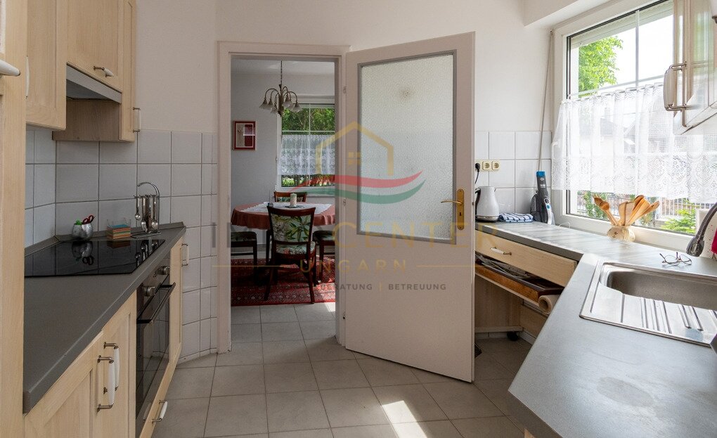 (AAA) Großzügiges Einfamilienhaus mit beeindruckendem Swimmingpool - Ideal als Familienwohnsitz oder Kapitalanlage – Gyenesdiás, Bild 11 von 33