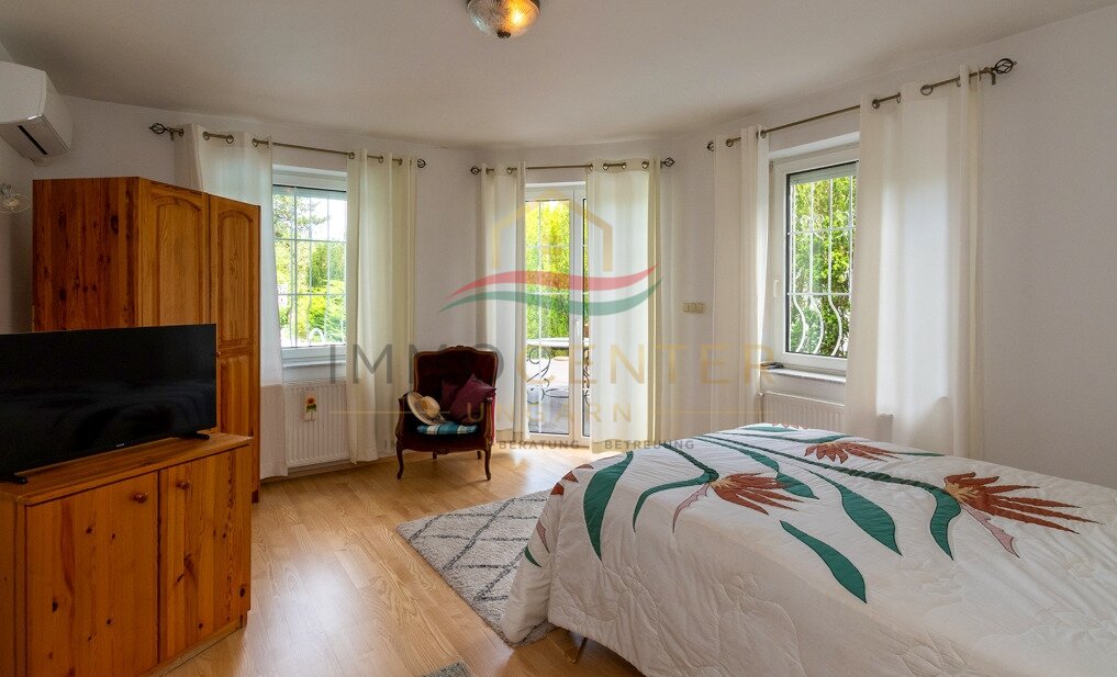 (AAA) Großzügiges Einfamilienhaus mit beeindruckendem Swimmingpool - Ideal als Familienwohnsitz oder Kapitalanlage – Gyenesdiás, Bild 12 von 33