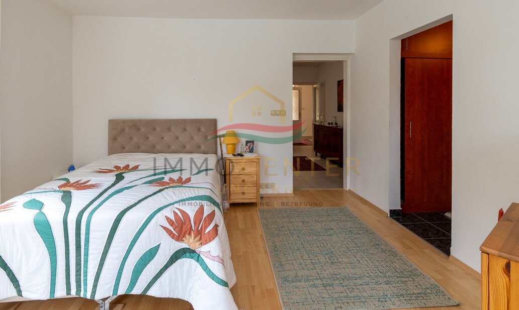 (AAA) Großzügiges Einfamilienhaus mit beeindruckendem Swimmingpool - Ideal als Familienwohnsitz oder Kapitalanlage – Gyenesdiás, Bild 14 von 33