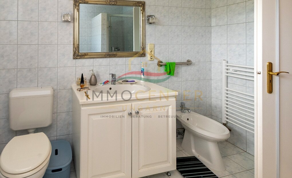 (AAA) Großzügiges Einfamilienhaus mit beeindruckendem Swimmingpool - Ideal als Familienwohnsitz oder Kapitalanlage – Gyenesdiás, Bild 16 von 33