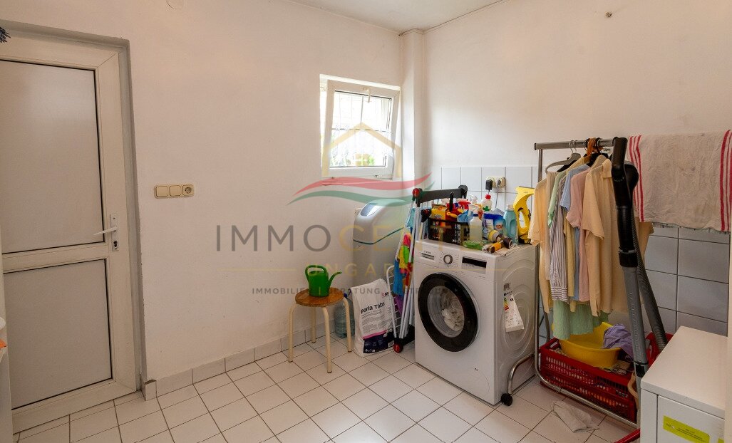 (AAA) Großzügiges Einfamilienhaus mit beeindruckendem Swimmingpool - Ideal als Familienwohnsitz oder Kapitalanlage – Gyenesdiás, Bild 17 von 33