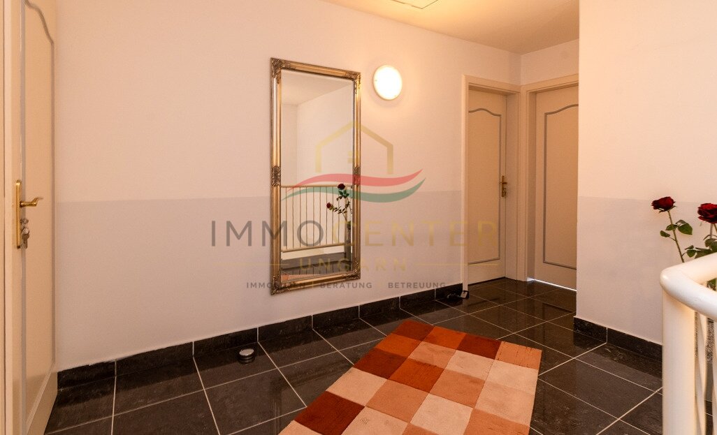 (AAA) Großzügiges Einfamilienhaus mit beeindruckendem Swimmingpool - Ideal als Familienwohnsitz oder Kapitalanlage – Gyenesdiás, Bild 20 von 33