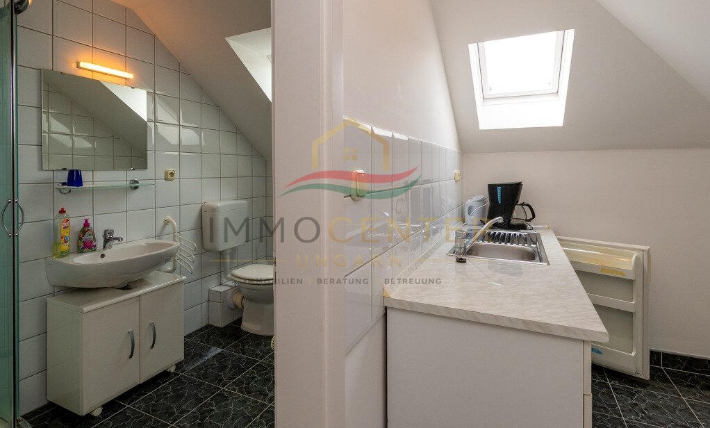 (AAA) Großzügiges Einfamilienhaus mit beeindruckendem Swimmingpool - Ideal als Familienwohnsitz oder Kapitalanlage – Gyenesdiás, Bild 23 von 33