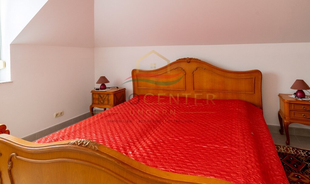 (AAA) Großzügiges Einfamilienhaus mit beeindruckendem Swimmingpool - Ideal als Familienwohnsitz oder Kapitalanlage – Gyenesdiás, Bild 31 von 33