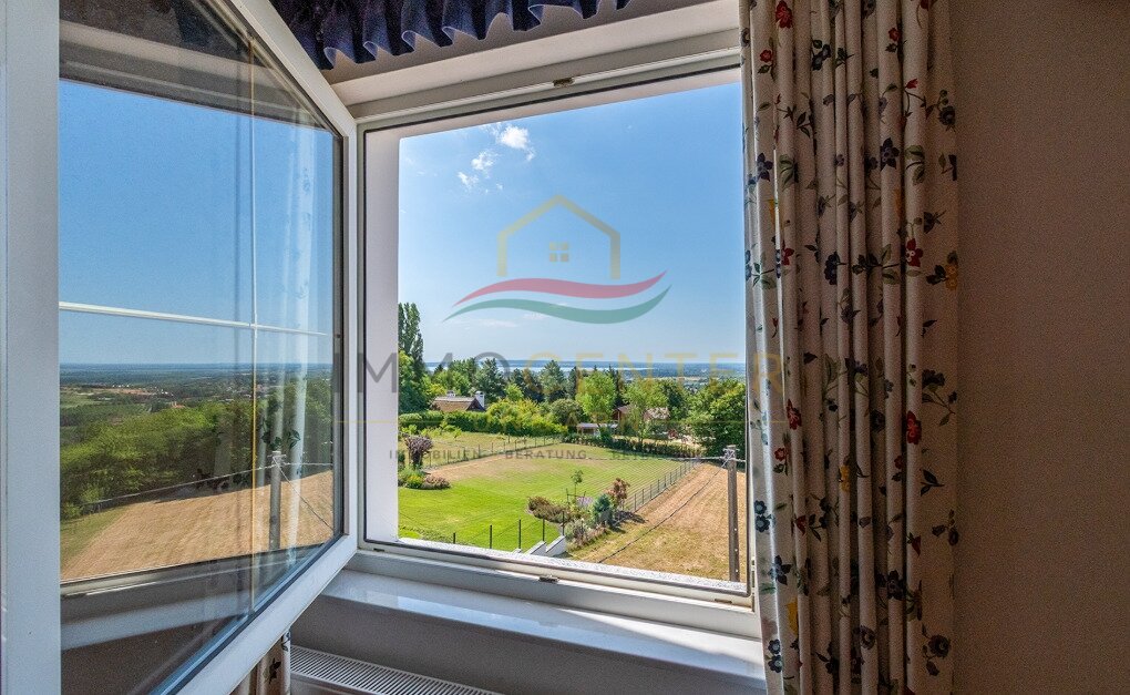 (AAA) Családi ház az északi part egyik legszebb panorámás helyén – Cserszegtomaj, 23/29. kép