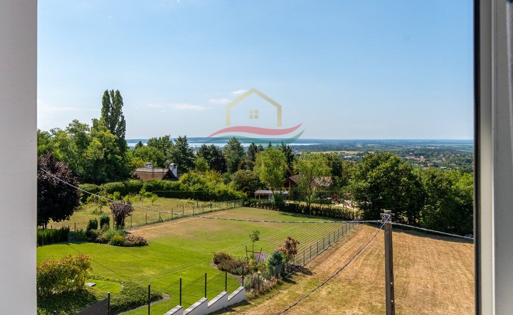(AAA) Családi ház az északi part egyik legszebb panorámás helyén – Cserszegtomaj, 24/29. kép