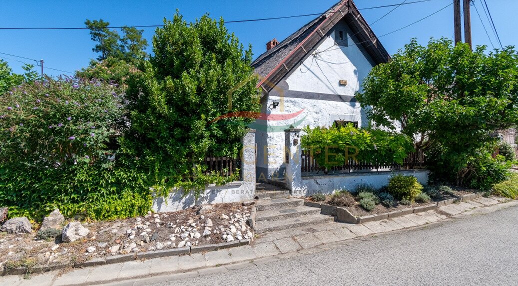 (AAA) Märchenhafter Panoramablick am Nordufer u. am Fuße der Burg Szigliget, Bild 1 von 30