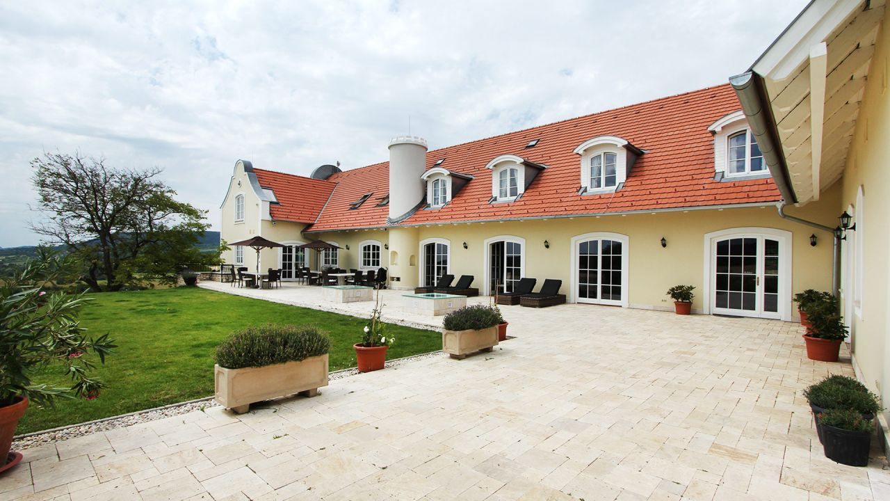 (AA) Außergewöhnlich: Exclusives Weingut & First-Class Hotel oberhalb des Plattensees – Monoszló, Bild 4 von 31