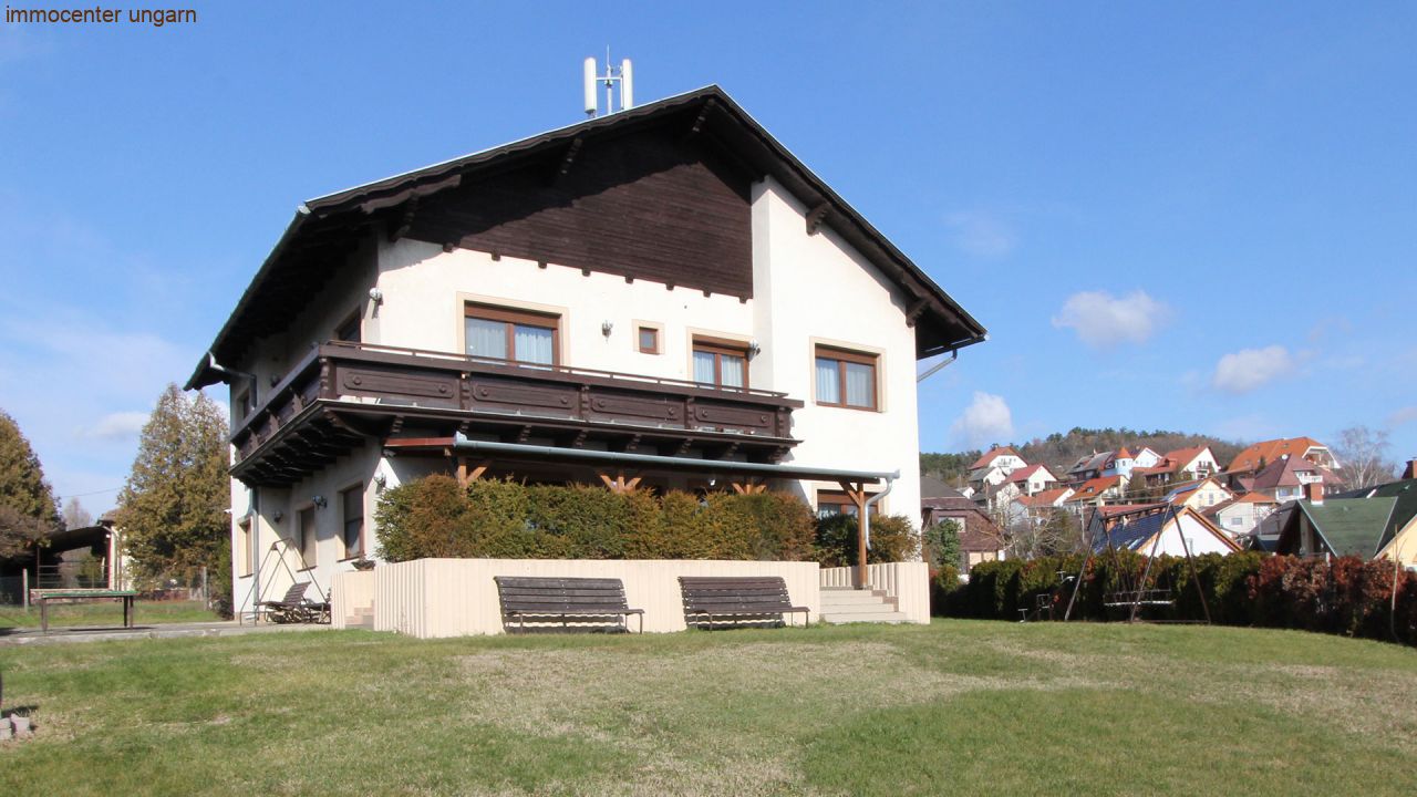 (AAA) Gepflegtes 8 Zimmer Gästehaus in Seenähe – bei Balatongyörök, Bild 1 von 27