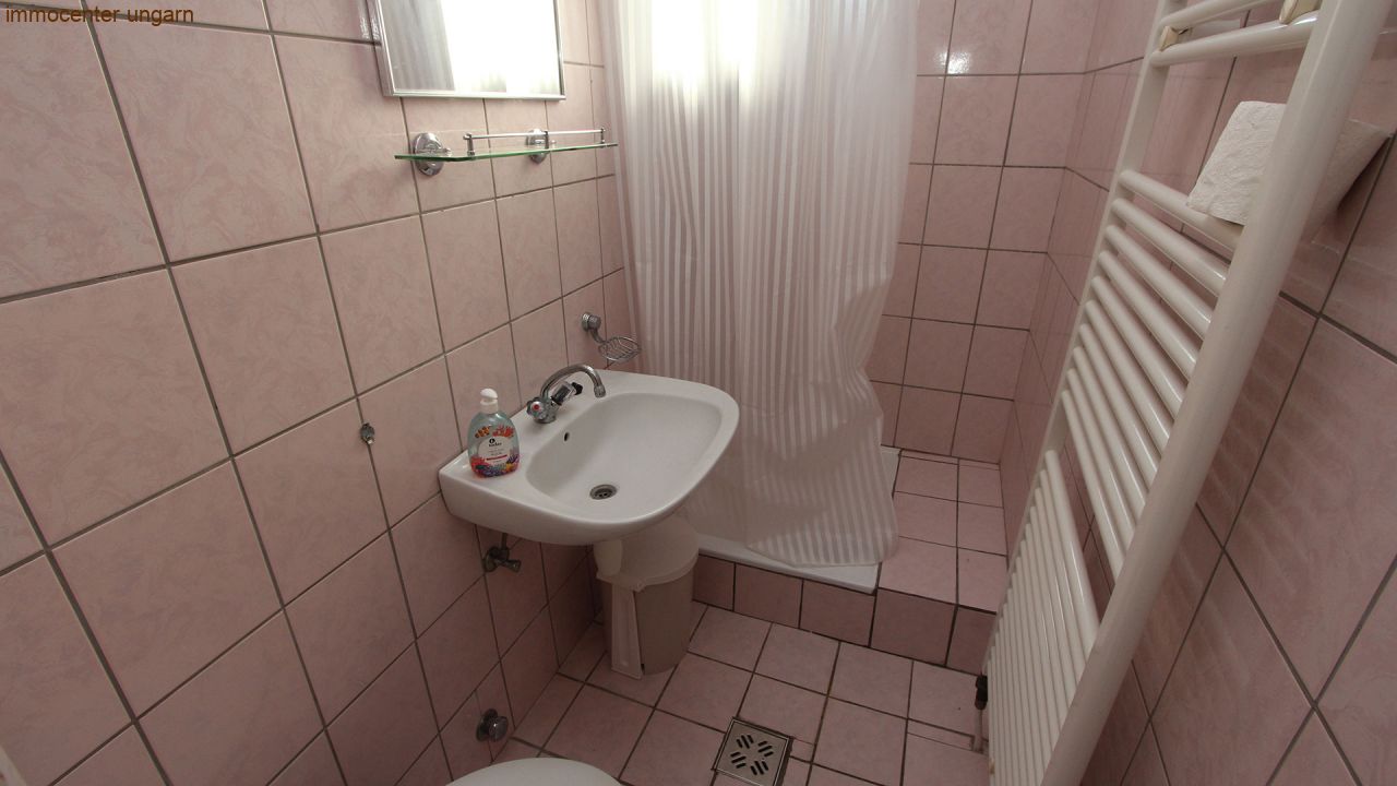 (AAA) Gepflegtes 8 Zimmer Gästehaus in Seenähe – bei Balatongyörök, Bild 11 von 27