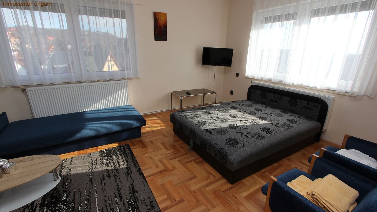 (AAA) Gepflegtes 8 Zimmer Gästehaus in Seenähe – bei Balatongyörök, Bild 20 von 27