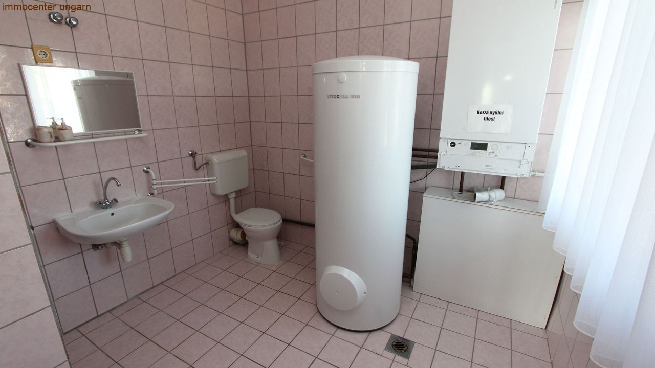 (AAA) Gepflegtes 8 Zimmer Gästehaus in Seenähe – bei Balatongyörök, Bild 21 von 27