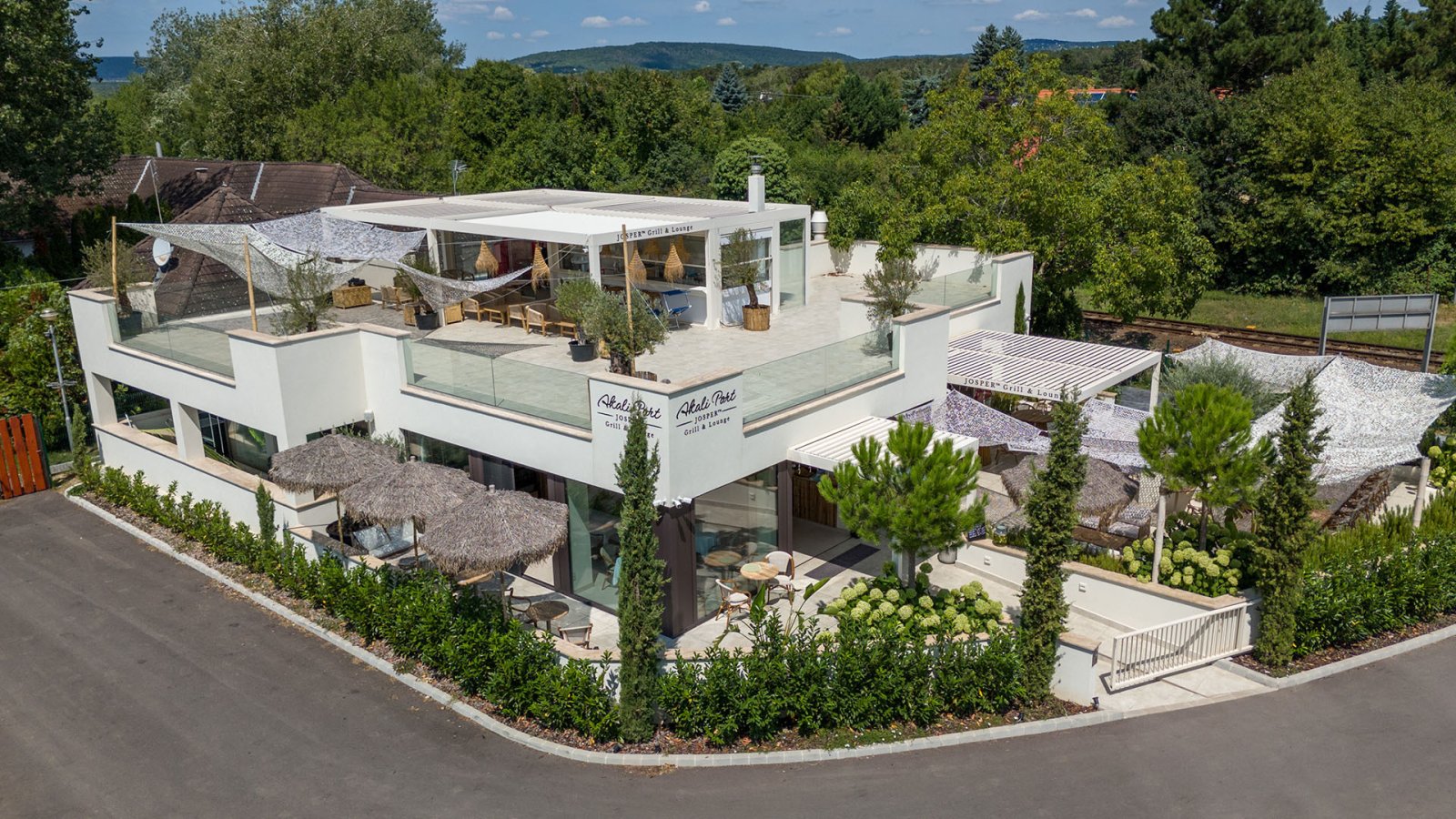 (AAA) Hoogwaardig onroerend goed (commercieel of privé) direct aan het Balatonmeer – Balatonakali, foto 1 van 37