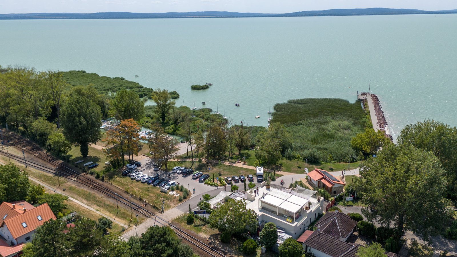 (AAA) Hoogwaardig onroerend goed (commercieel of privé) direct aan het Balatonmeer – Balatonakali, foto 5 van 37