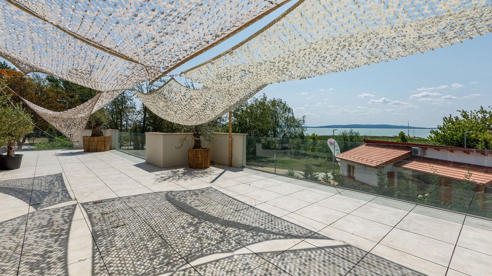 (AAA) Hoogwaardig onroerend goed (commercieel of privé) direct aan het Balatonmeer – Balatonakali, foto 10 van 37