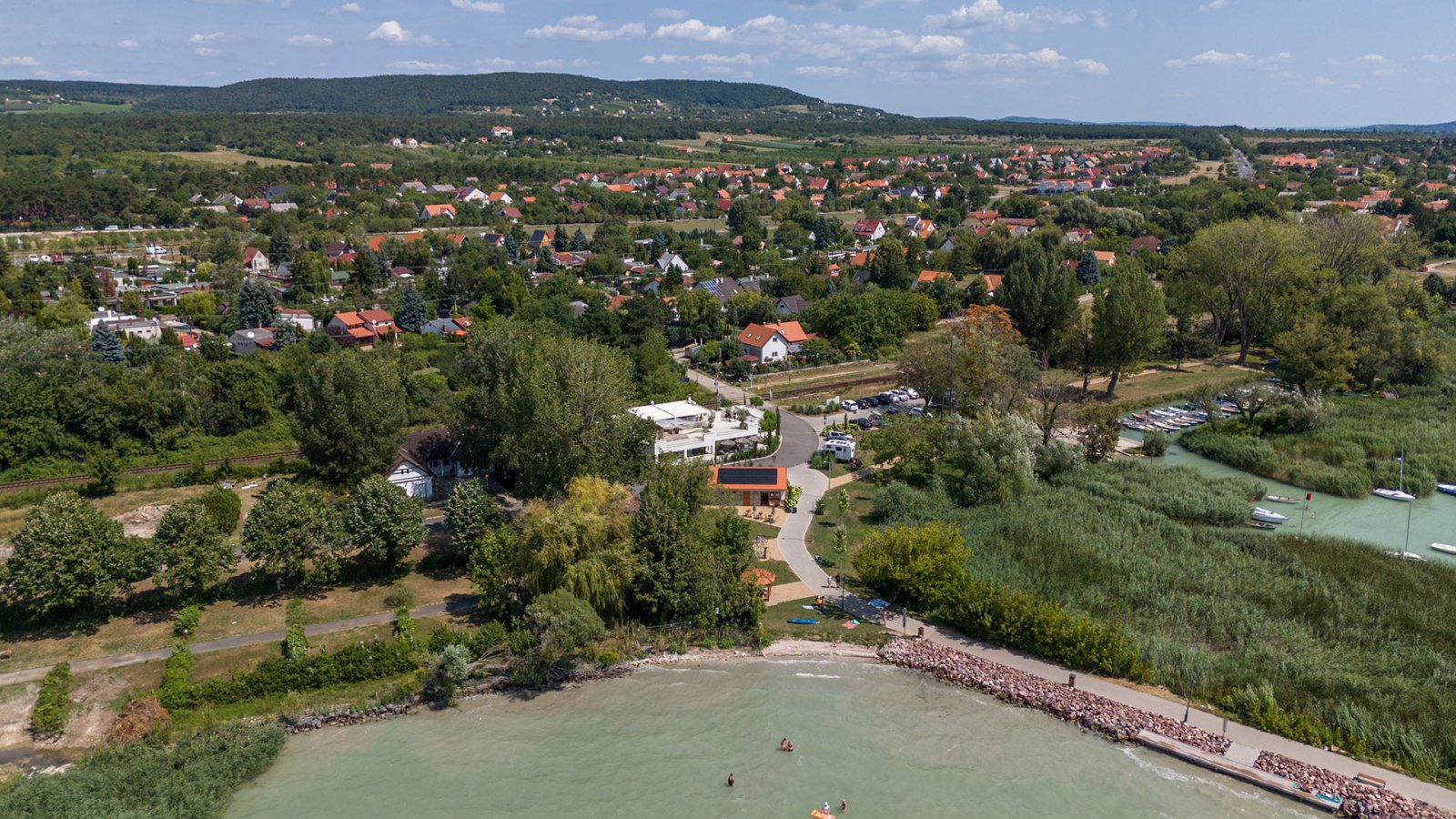 (AAA) Hoogwaardig onroerend goed (commercieel of privé) direct aan het Balatonmeer – Balatonakali, foto 32 van 37