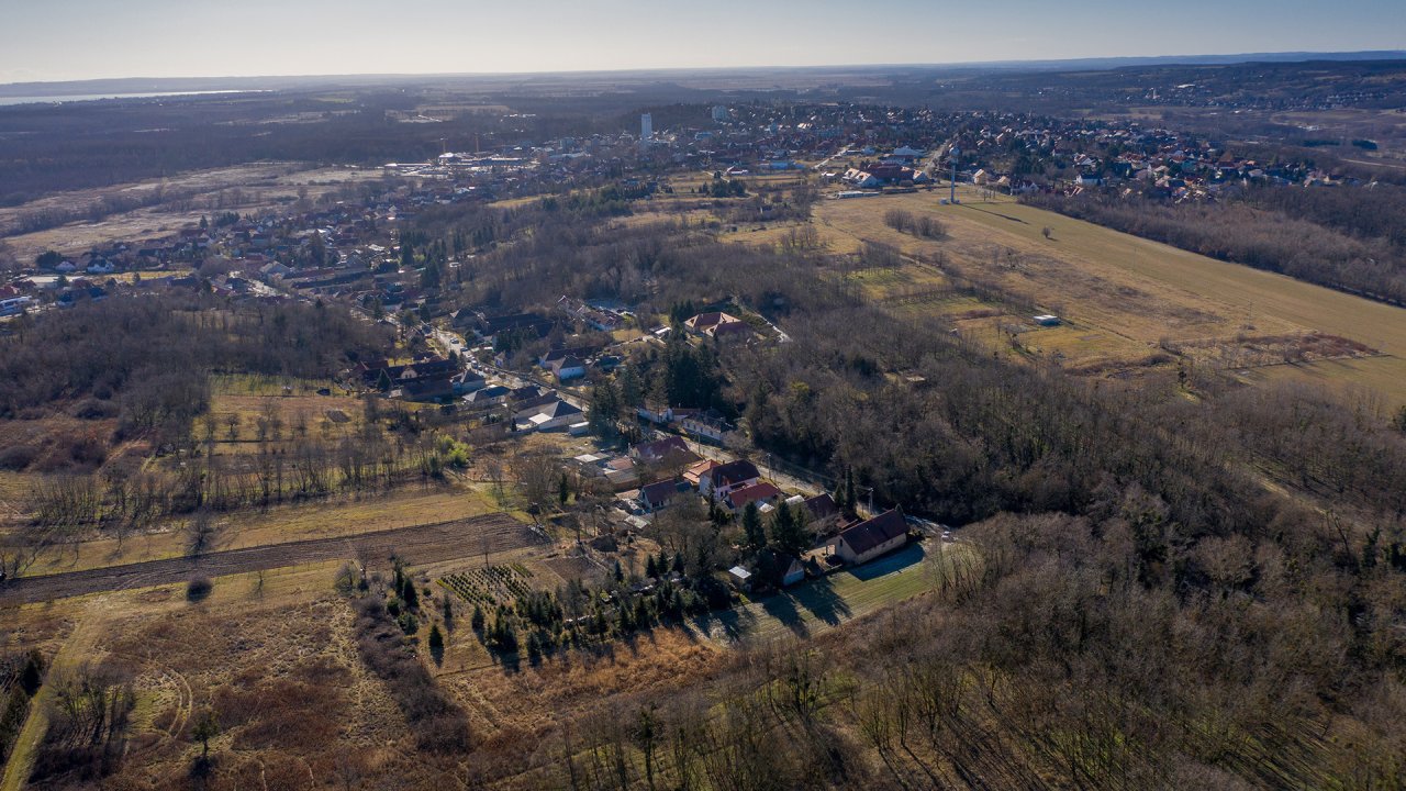 (A-A) Perceel grond aan de rand van Hévíz op een rustige locatie, foto 3 van 4