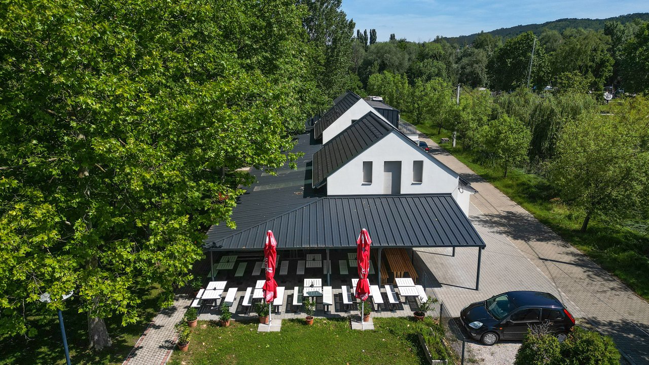 (AAA) Balatoni étterem, kilátással a tóra – nahe Hévíz, 1/16. kép