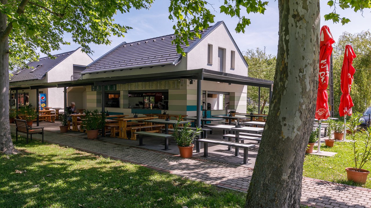 (AAA) Balatoni étterem, kilátással a tóra – nahe Hévíz, 8/16. kép