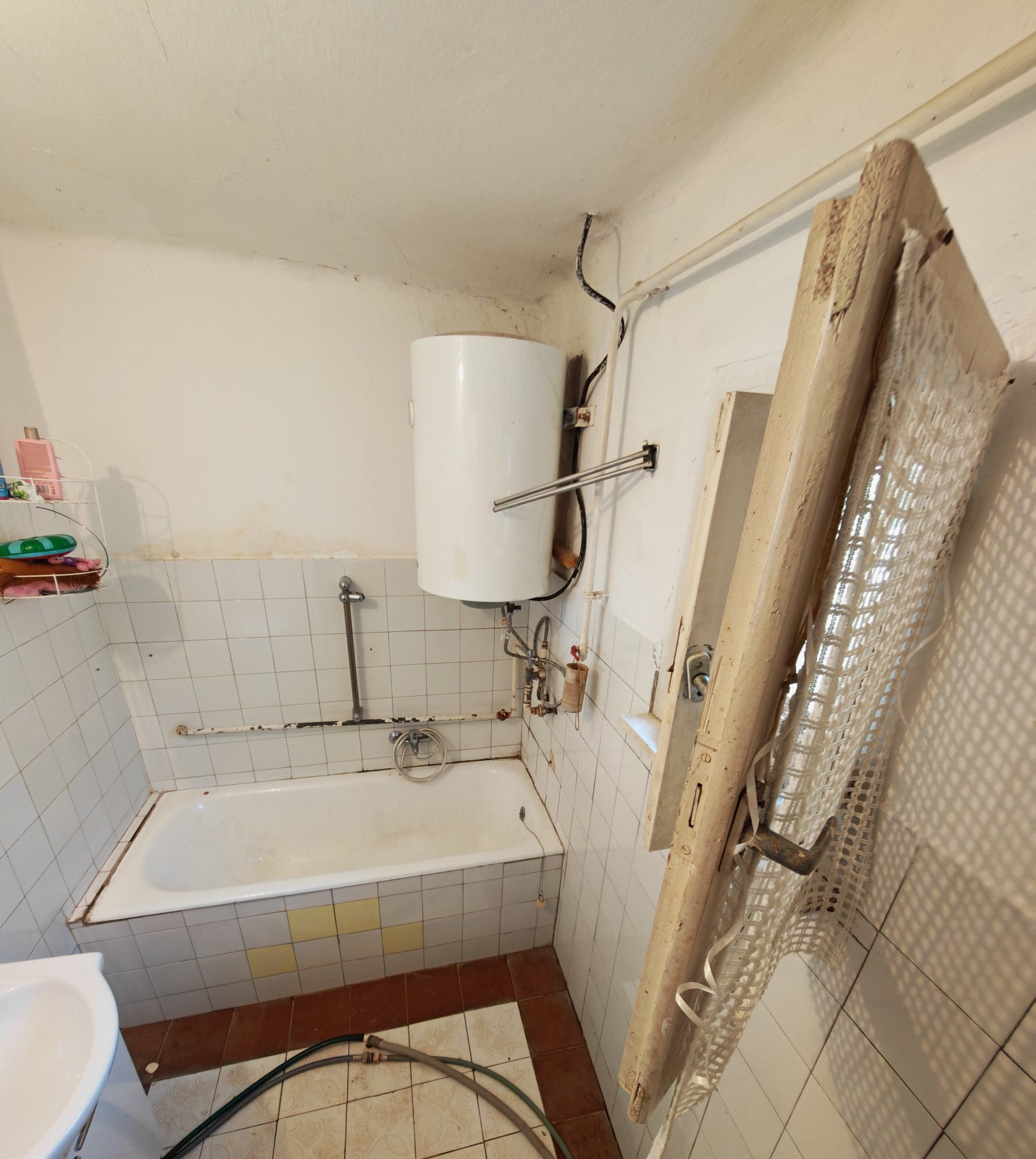 House in need of renovation in a quiet, harmonious setting – Igal, photo 11 of 11