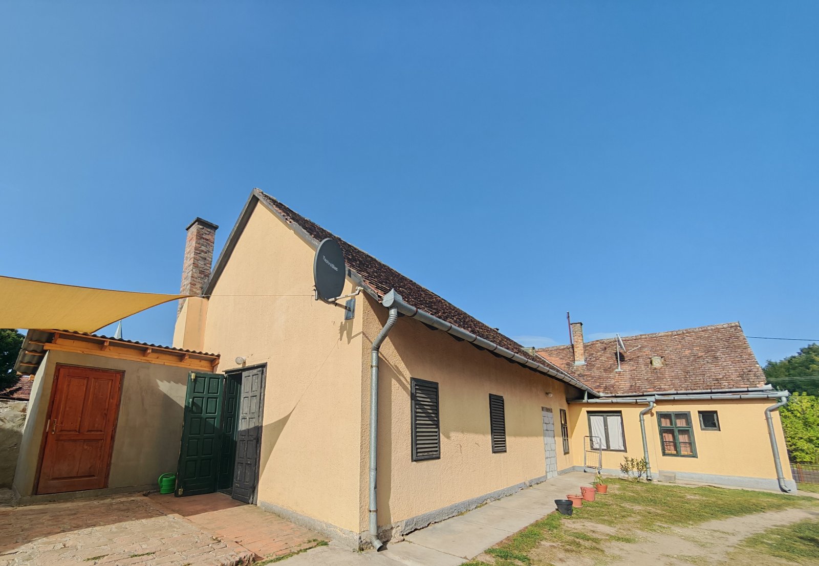 (BAA) Einfamilienhaus in ruhiger, familienfreundlicher Gegend mit viel Platz – Hencse, Bild 1 von 19