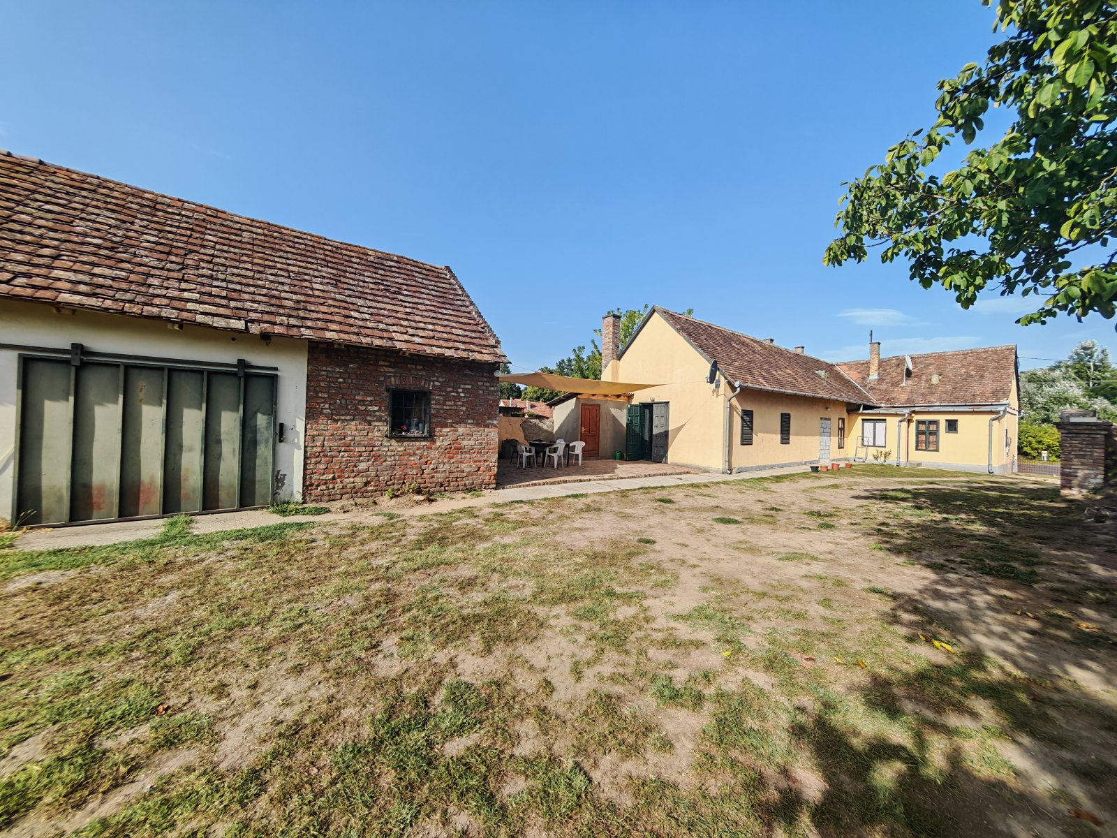 (BAA) Einfamilienhaus in ruhiger, familienfreundlicher Gegend mit viel Platz – Hencse, Bild 4 von 19