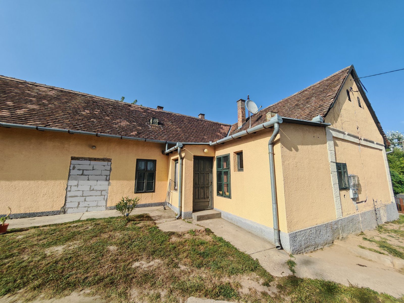 (BAA) Einfamilienhaus in ruhiger, familienfreundlicher Gegend mit viel Platz – Hencse, Bild 5 von 19