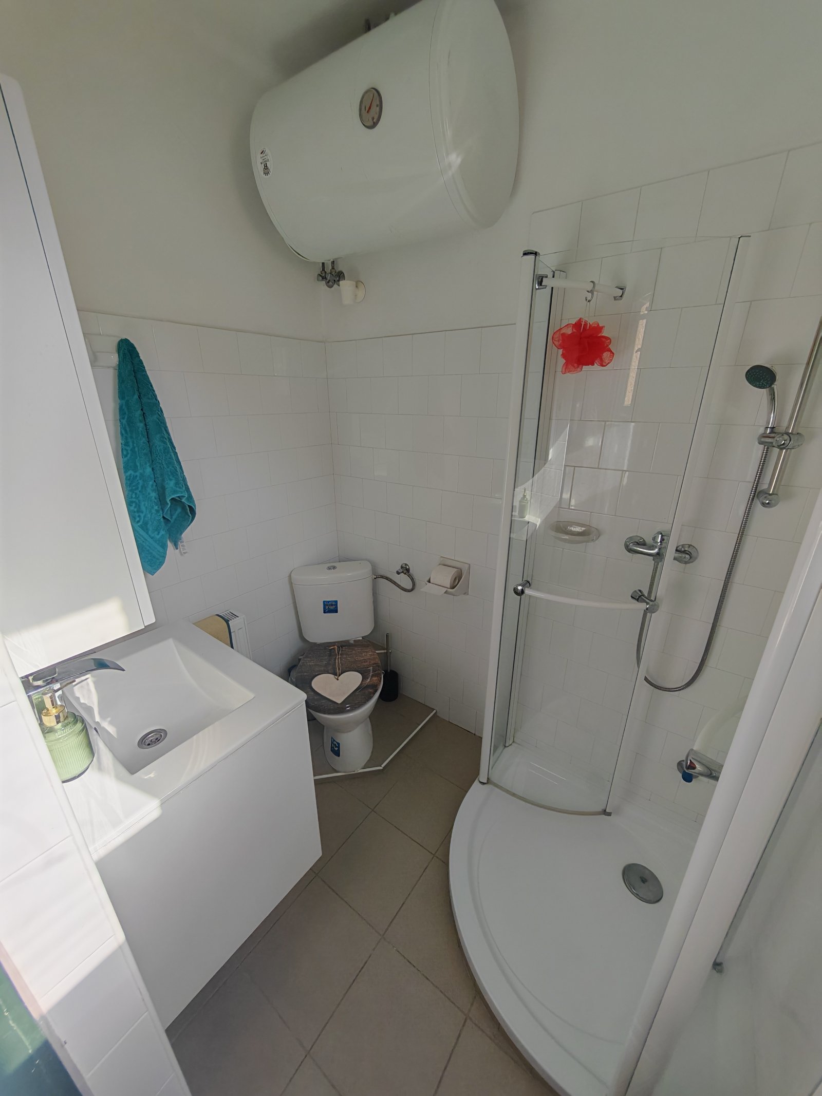 (BAA) Einfamilienhaus in ruhiger, familienfreundlicher Gegend mit viel Platz – Hencse, Bild 16 von 19