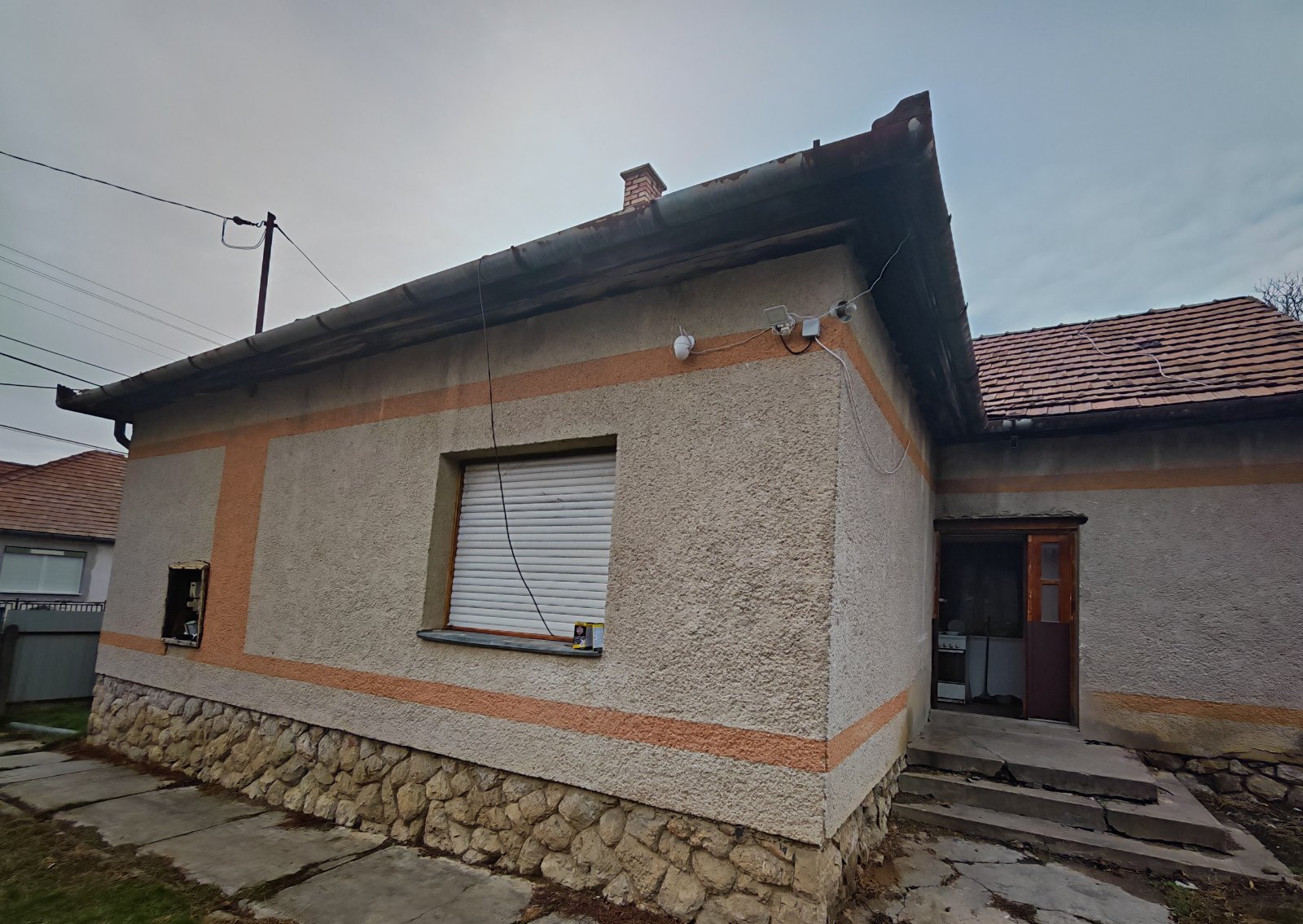 Huis dat renovatie nodig heeft, gelegen op een rustige locatie. – Csikóstőttős, foto 1 van 12