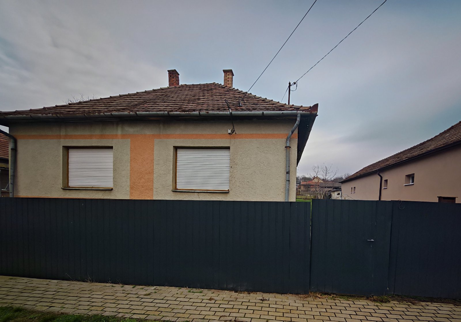 Huis dat renovatie nodig heeft, gelegen op een rustige locatie. – Csikóstőttős, foto 2 van 12