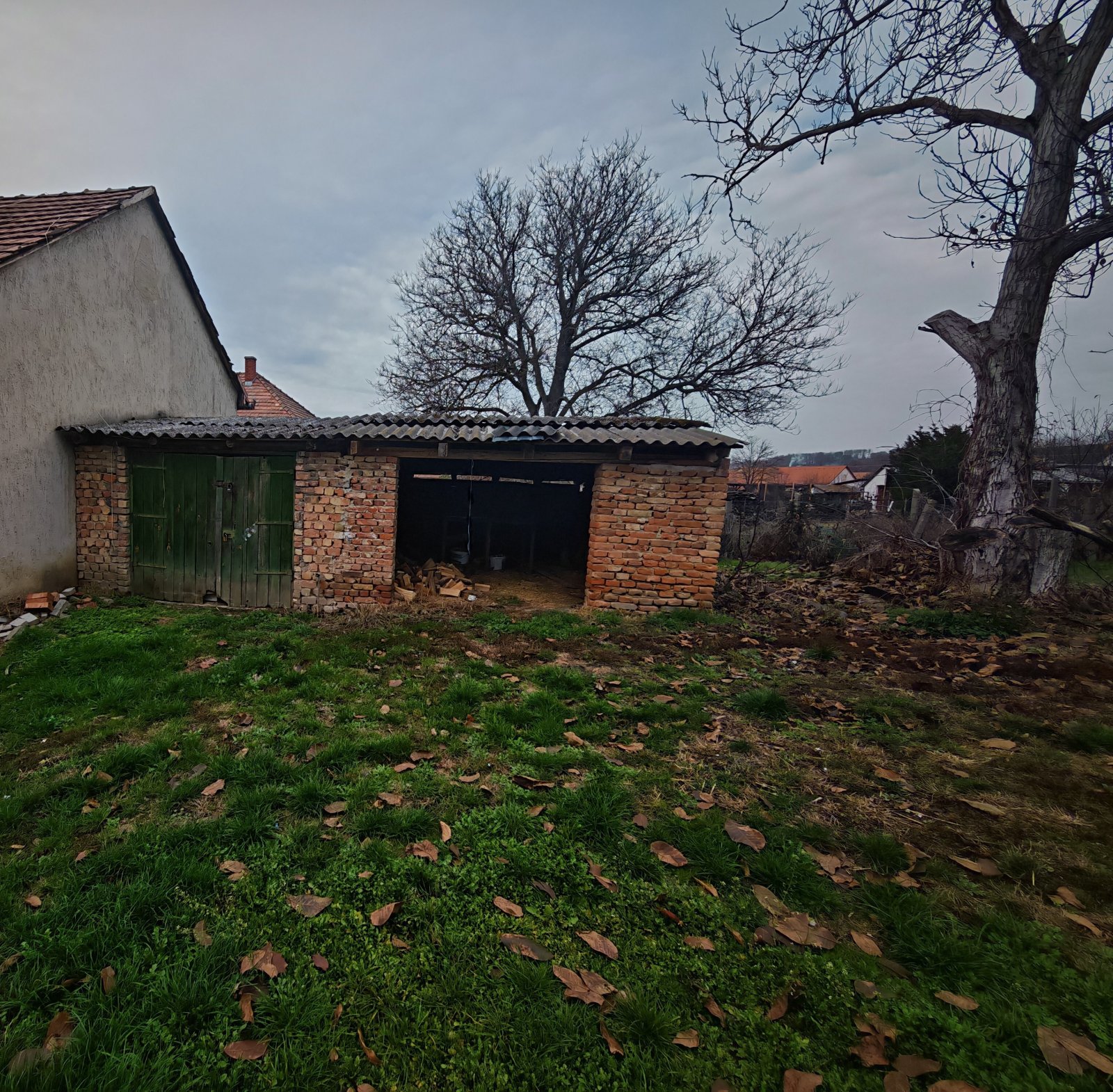 Huis dat renovatie nodig heeft, gelegen op een rustige locatie. – Csikóstőttős, foto 3 van 12
