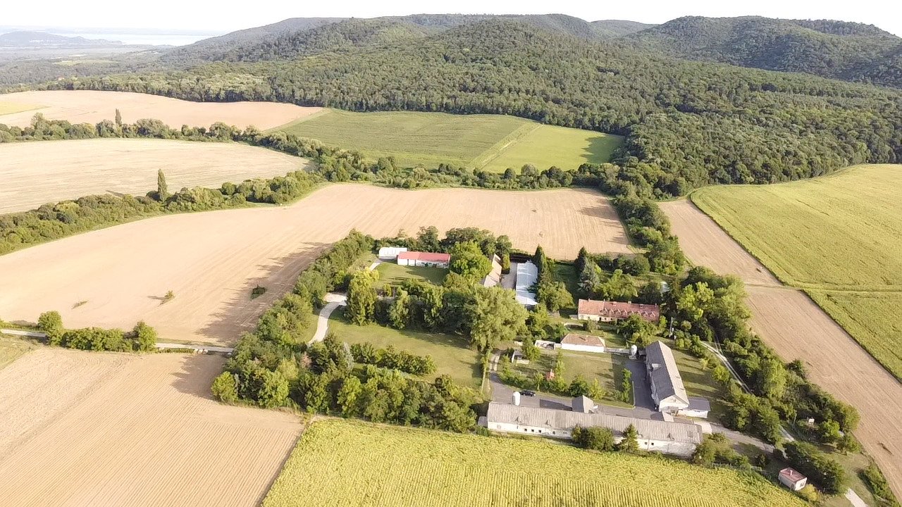 Landbouwgrond geschikt voor diverse doeleinden – Vállus, foto 1 van 38