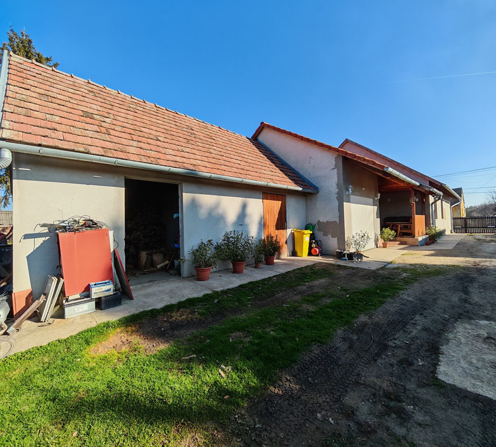 Detached house in a quiet side street – Mesztegnyő, photo 1 of 10