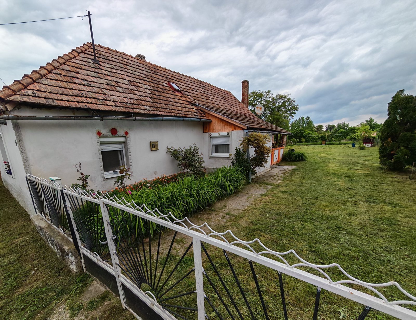 Huis dat renovatie behoeft, gelegen in een rustige en harmonieuze omge – Nagyszakácsi