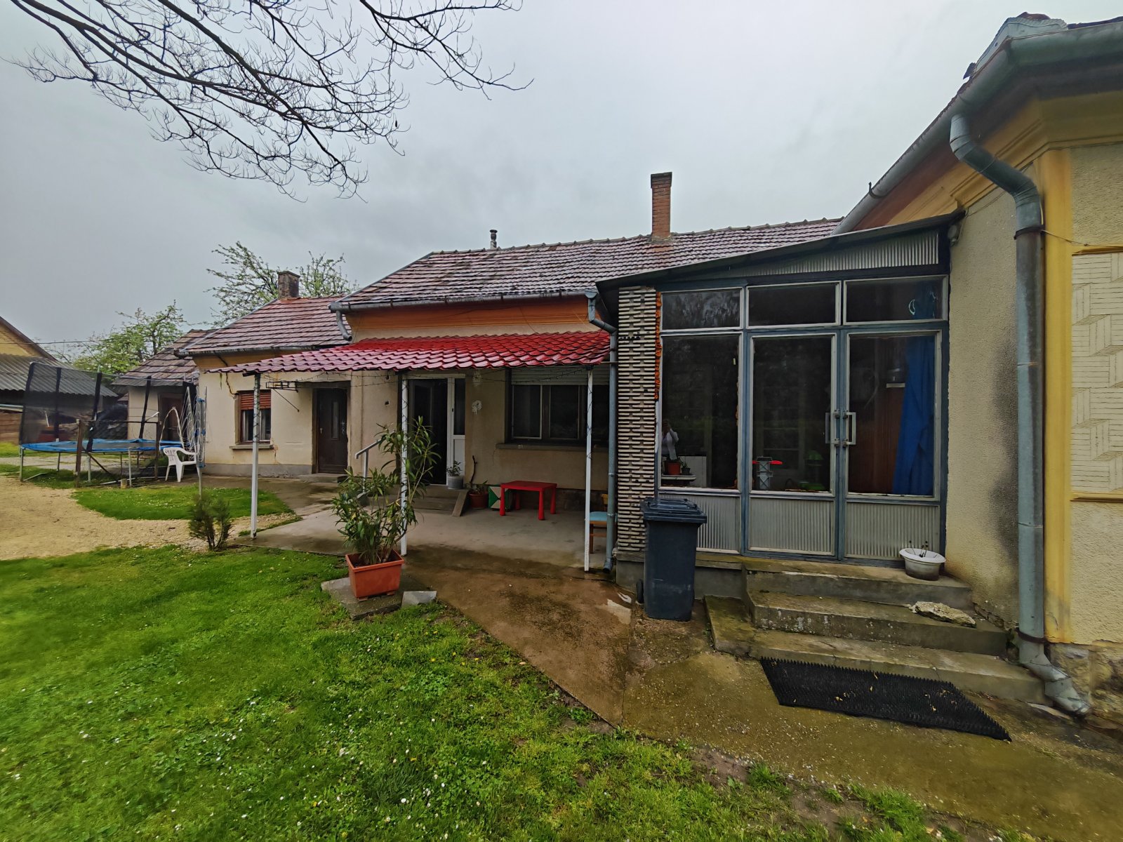 Detached house in a quiet, family-friendly area – Gadány, photo 2 of 17