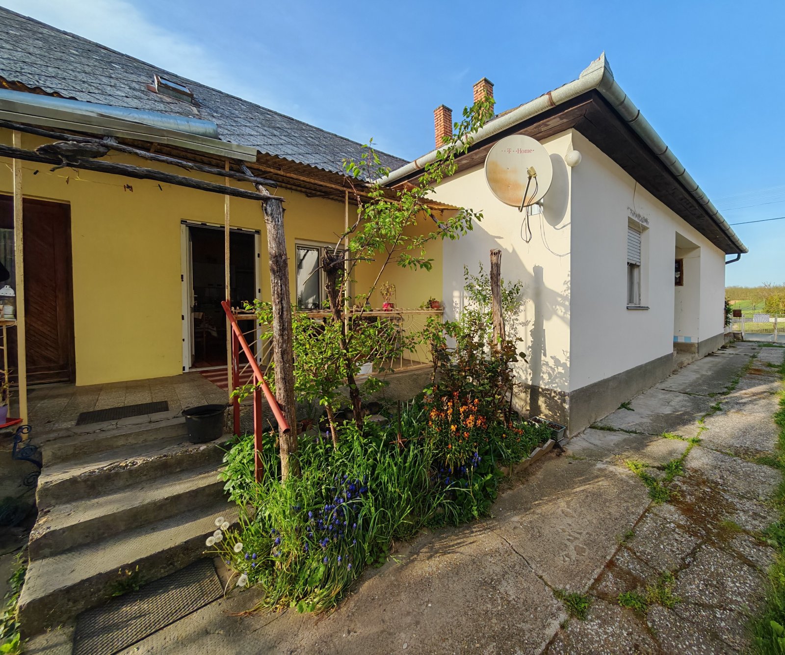 Partially renovated detached house in a quiet location – Buzsák, photo 1 of 11