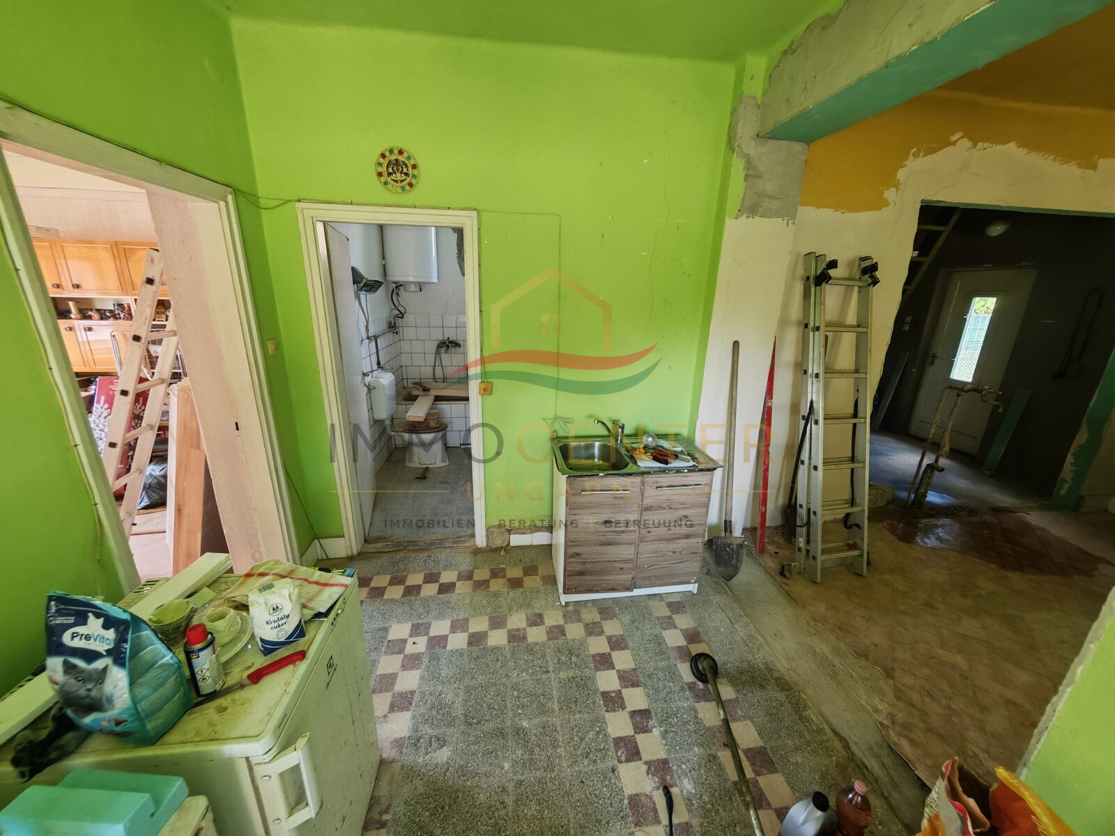 Huis dat renovatie behoeft, gelegen in een rustige en harmonieuze omgeving. – Marcali, foto 8 van 14