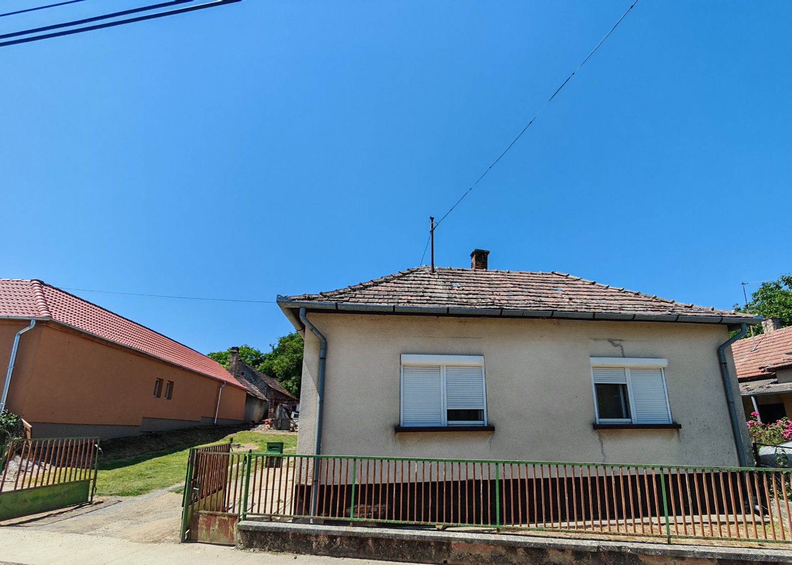 House in need of renovation in a quiet, harmonious setting – Szenyér, photo 1 of 12