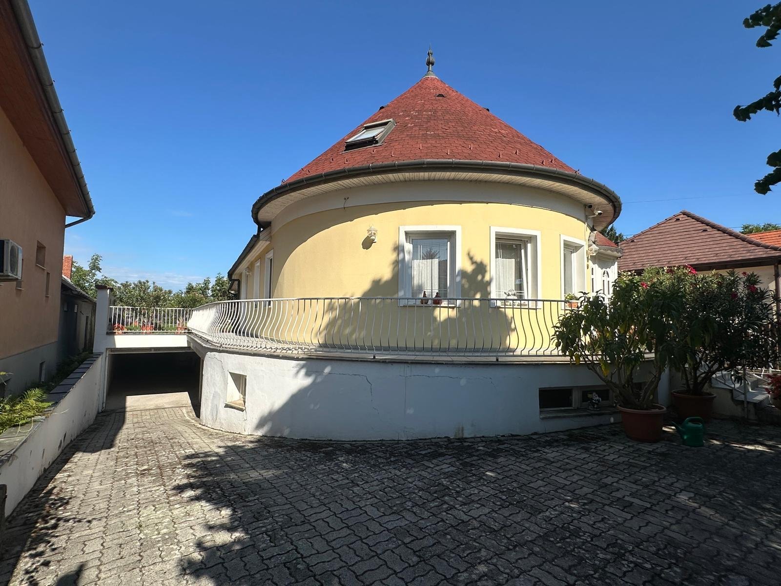 (AAA) Einfamilienhaus mit Praxis und Wohnungen – Hévíz, Bild 2 von 33