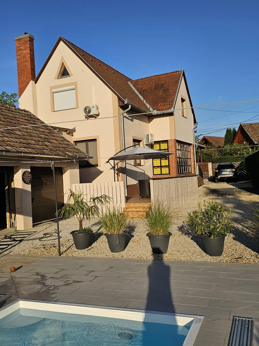 (BAA) Helles Einfamilienhaus mit Pool und Einliegerwohnung – Zalaszentgrót, photo 2 of 27
