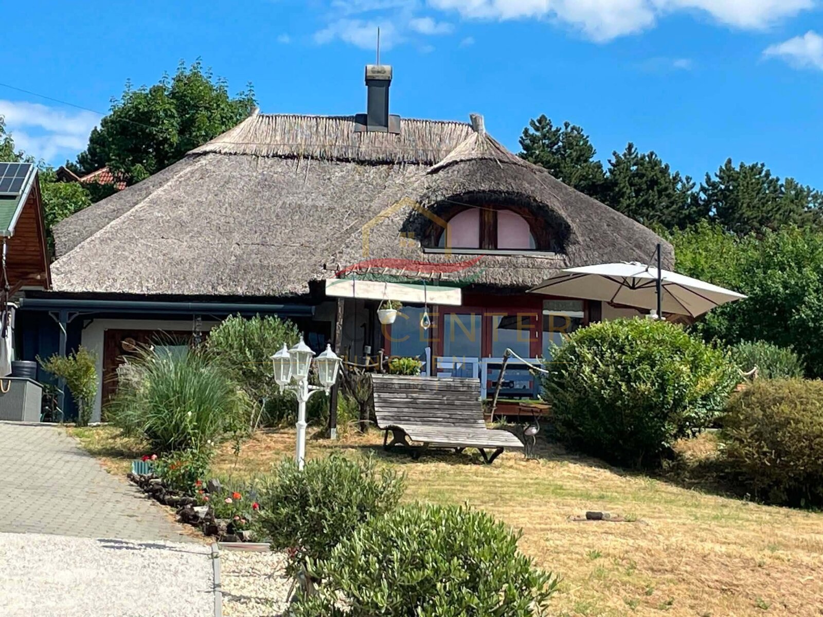 (AAA) Gemütliches Reetdachhaus mit Weitblick oberhalb vom Balaton – Cserszegtomaj, Bild 1 von 11