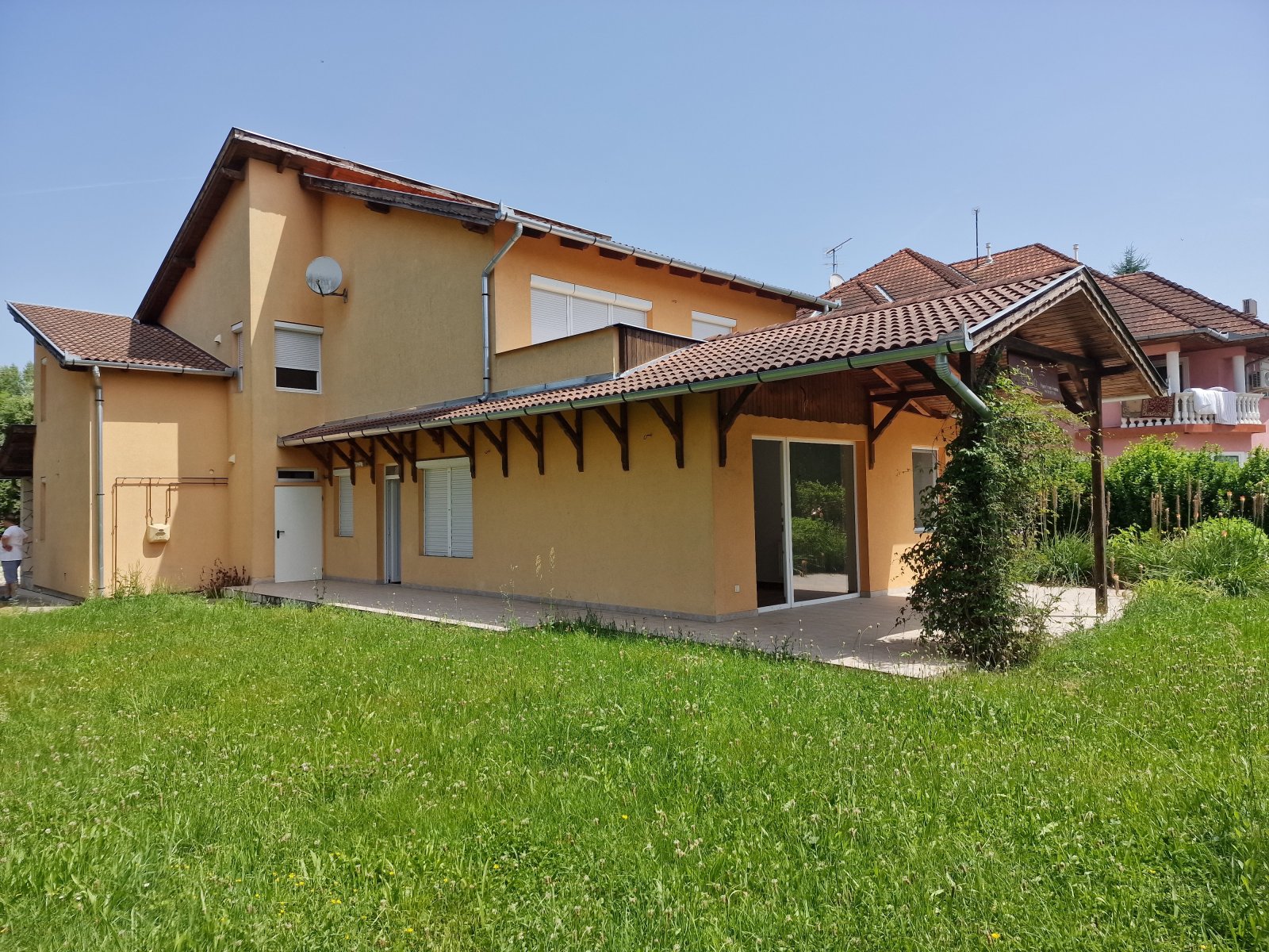 (AA) Large family house with practice or office; Everything is possible here! – Kehidakustány, photo 1 of 17