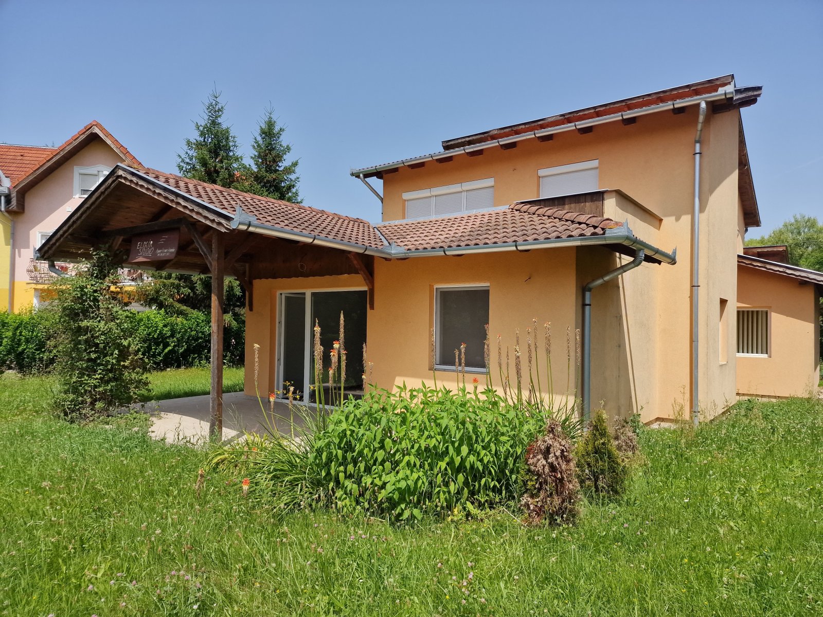 (AA) Large family house with practice or office; Everything is possible here! – Kehidakustány, photo 2 of 17