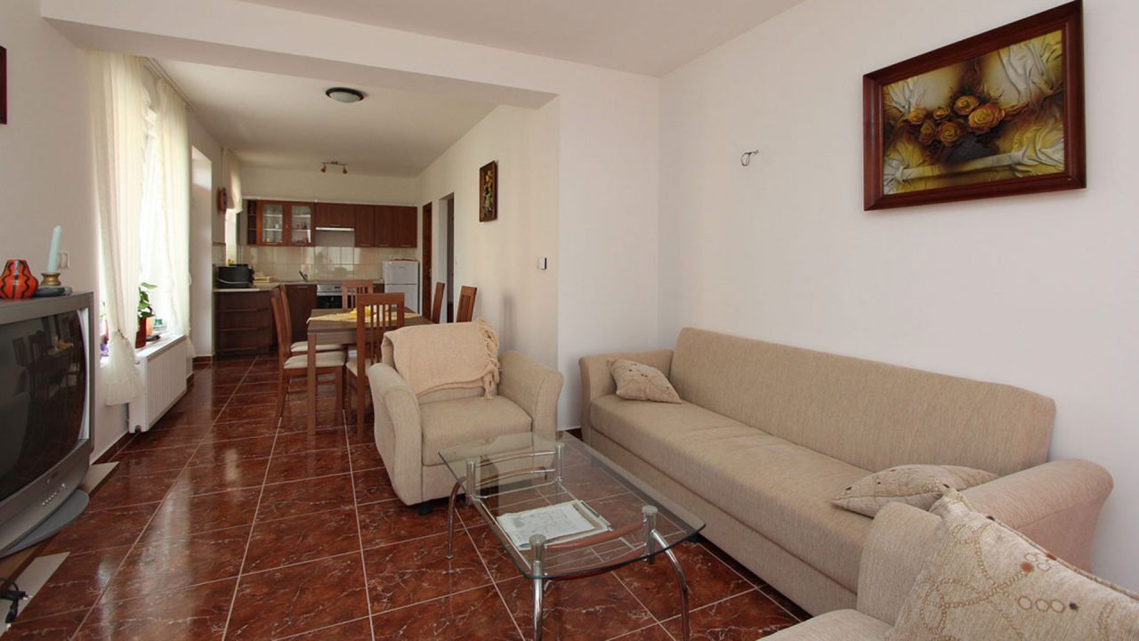 (AA) Large family house with practice or office; Everything is possible here! – Kehidakustány, photo 11 of 17