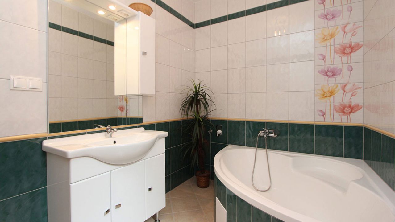 (AA) Large family house with practice or office; Everything is possible here! – Kehidakustány, photo 13 of 17