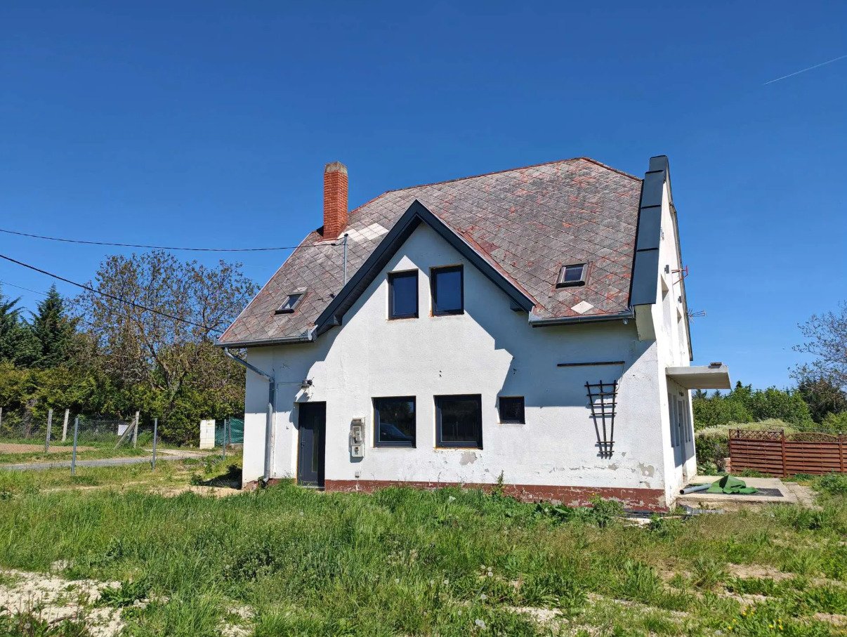 Double plot of land with views of Lake Balaton & large house – Cserszegtomaj, photo 1 of 34